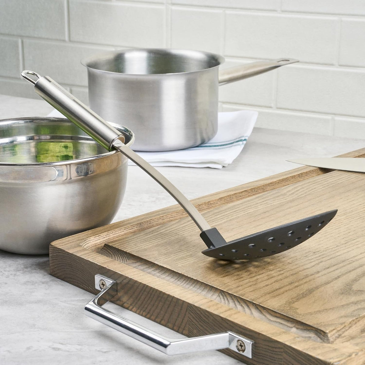 Stainless Steel Spider Skimmer - German Standard Wire Skimmer with Ergonomic Handle, Dishwasher Safe - Wire Strainer Pasta Spoon for Cooking & Frying
