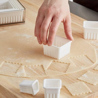 Ateco Plain Edge Round Cutter Set in Graduated Sizes, Durable, Food-Safe Plastic, 9 Pc Set, Blue