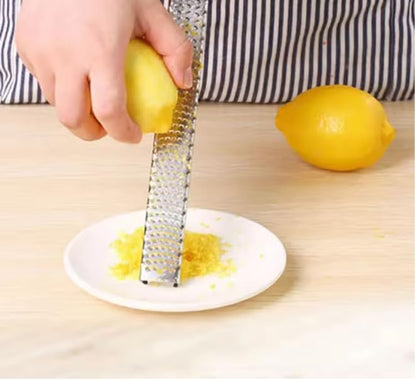 Stainless Steel Cheese Grater, Multi-Purpose Kitchen Tool, Handheld Grater for Garlic, Ginger, Citrus, Vegetables