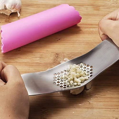 Fu Store Garlic Press 304 Stainless Steel Garlic Rocker Mincer Food Grade with Silicone Peeler Garlics, Color Random Peeler
