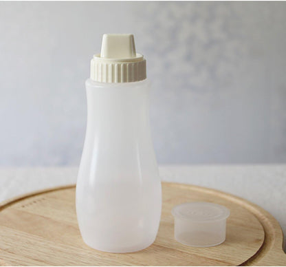 Squeeze Sauce Bottle 5 Holes Canister Design for Sauce Mayo Salad Vinegar Ketchup Honey Oil Container with Dust Lid 380ml (White)