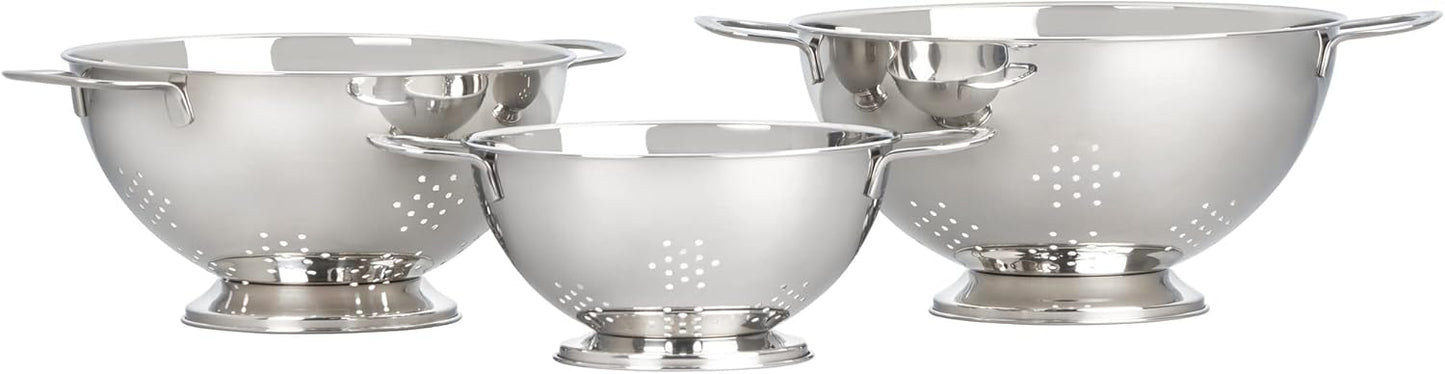 Le Creuset Set of 3 Nested Mixing Bowls w/Nonslip Silicone Base & Plastic Air Tight Lids