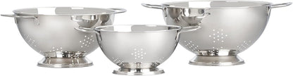 Le Creuset Set of 3 Nested Mixing Bowls w/Nonslip Silicone Base & Plastic Air Tight Lids
