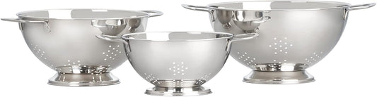 Le Creuset Set of 3 Nested Mixing Bowls w/Nonslip Silicone Base & Plastic Air Tight Lids