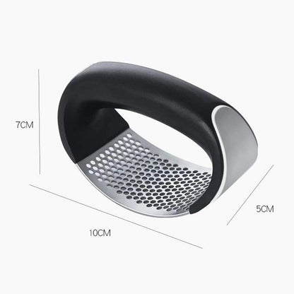 Garlic press kitchen tool garlic peeler stainless steel professional ginger crusher ergonomic labor-saving crusher (S)