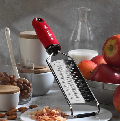 Microplane Gourmet Series Cheese Grater with Soft Touch Handle (Extra Coarse, Black)