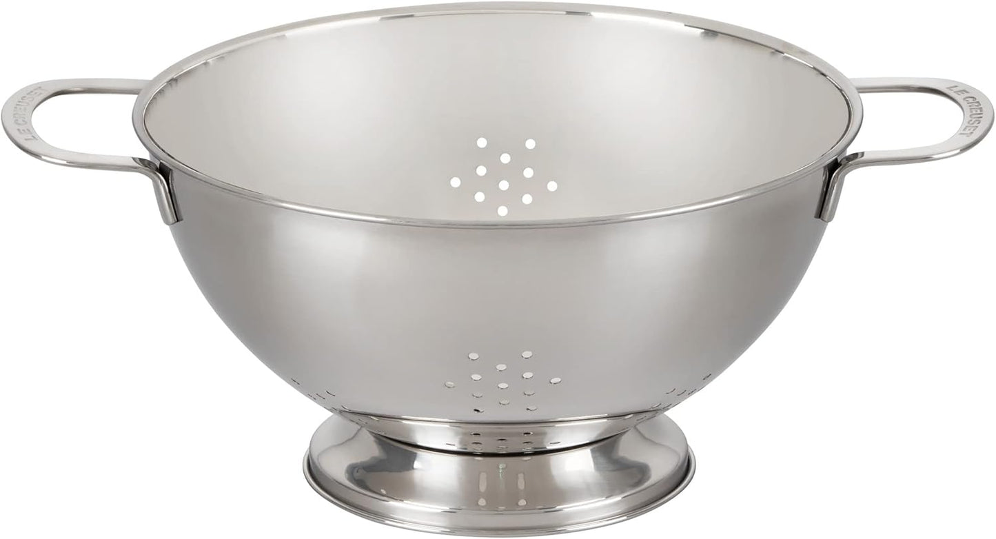 Le Creuset Set of 3 Nested Mixing Bowls w/Nonslip Silicone Base & Plastic Air Tight Lids