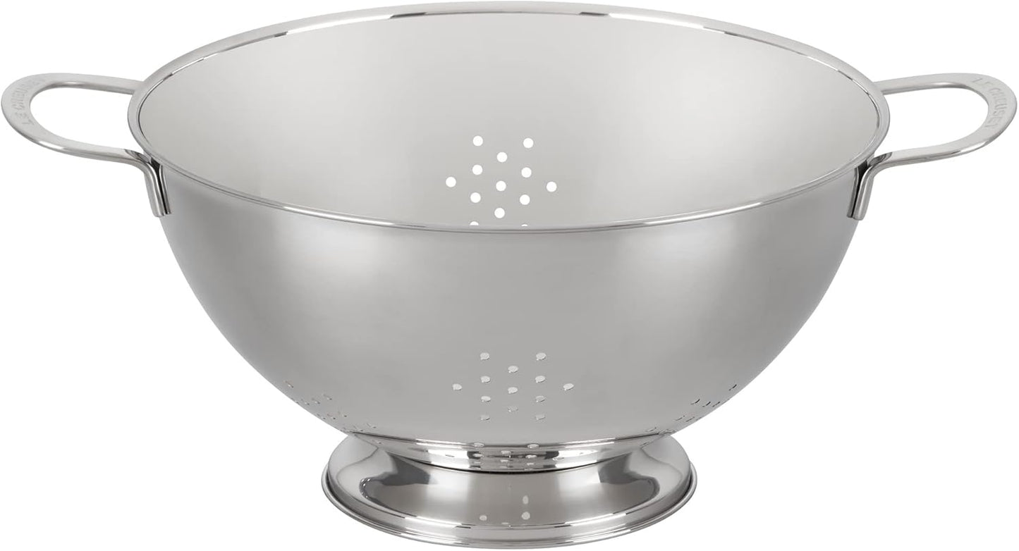 Le Creuset Set of 3 Nested Mixing Bowls w/Nonslip Silicone Base & Plastic Air Tight Lids
