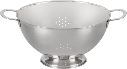 Le Creuset Set of 3 Nested Mixing Bowls w/Nonslip Silicone Base & Plastic Air Tight Lids
