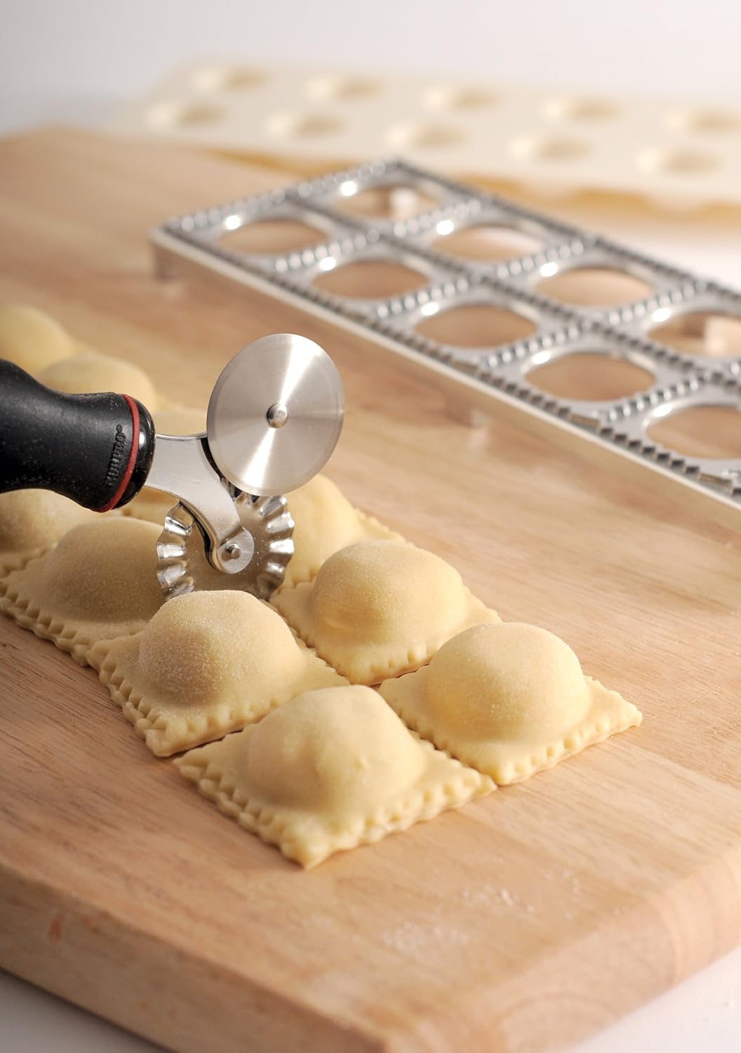 Grip-EZ Pastry/Ravioli Wheel, 1 piece, Black