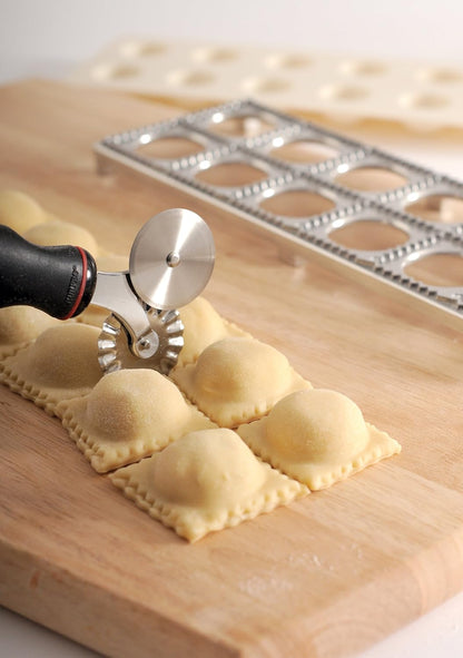 Grip-EZ Pastry/Ravioli Wheel, 1 piece, Black