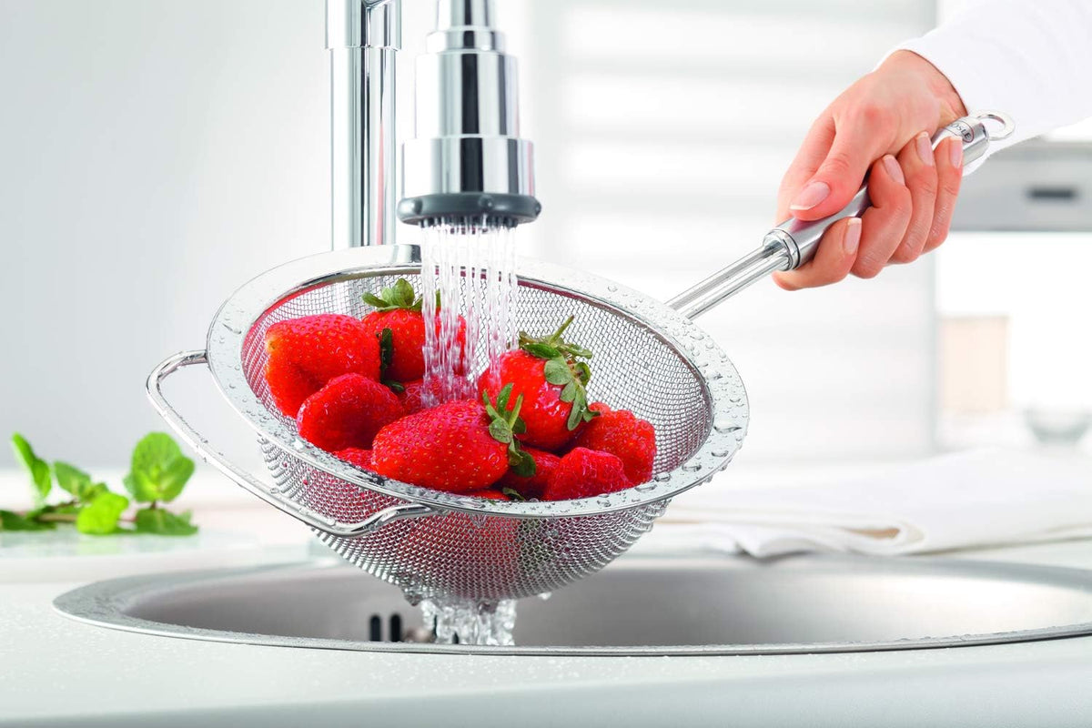 Rösle Stainless Steel Round Handle Kitchen Strainer, Fine Mesh, 9.5-inch