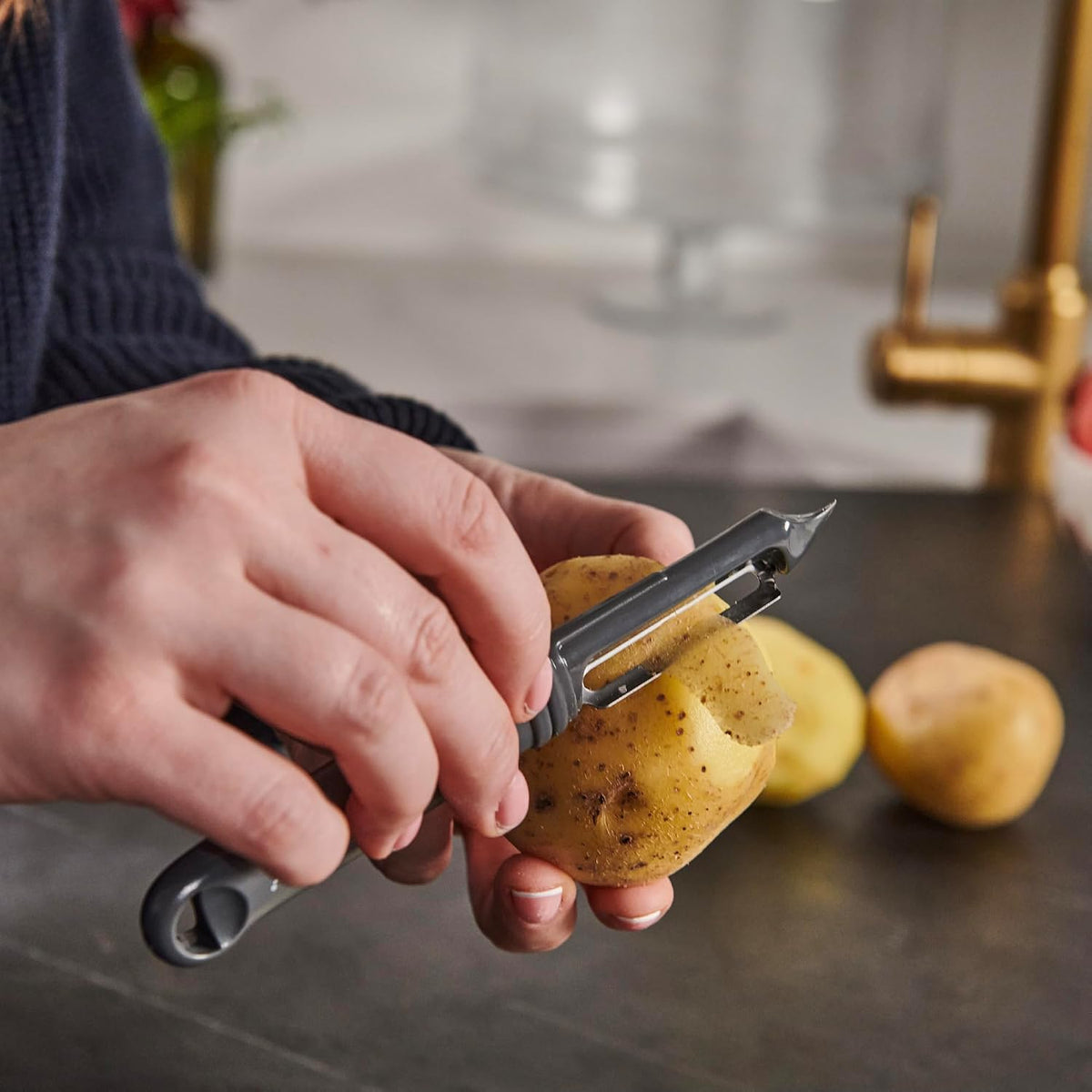 Swivel Peeler, Grey, Plastic/Stainless Steel, Manual Potato/Vegetable/Fruit Peeler, Moves Over Contours for Fast Peeling, Dishwasher Safe