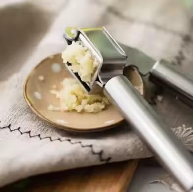 Premium Stainless Steel Garlic Press – Easy Garlic Mincer & Crusher