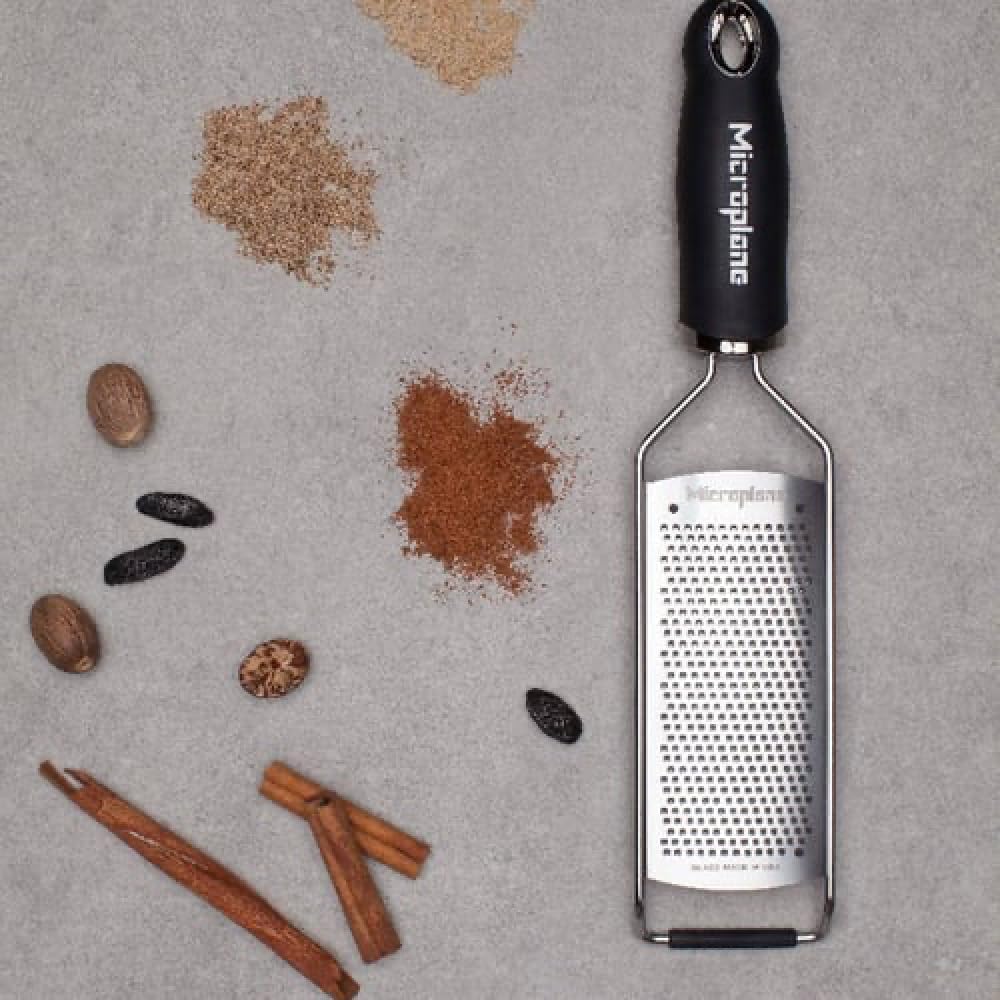 Microplane Gourmet Series Cheese Grater with Soft Touch Handle (Extra Coarse, Black)
