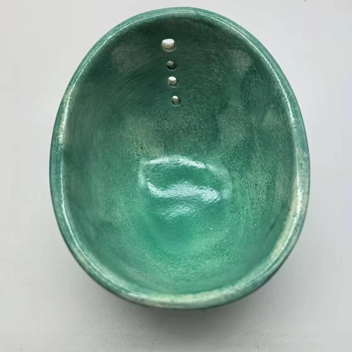 2025 New Handmade Ceramic Herb Stripper Bowl – 4-Slot Pottery Leaf Separator with Varying Hole Sizes, Rustic Herb Peeler Tool for Kitchen & Garden, Multipurpose Handcrafted Prep Bowl (Green)