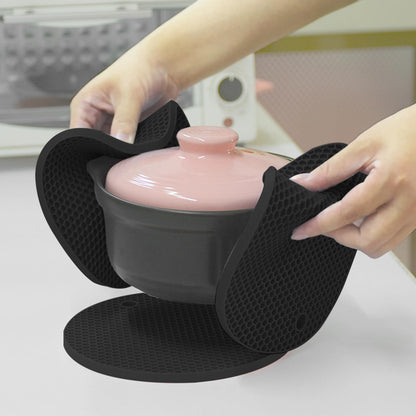 TENOC Silicone Non-Slip, Heat Resistant & Water-Trapping Trivet Mats for Water Glasses & Teacup & Coffee Cup & Dishes & Cookware, Multipurpose Kitchen Table Coaster, 5.5-Inch, 2 Pcs, Black