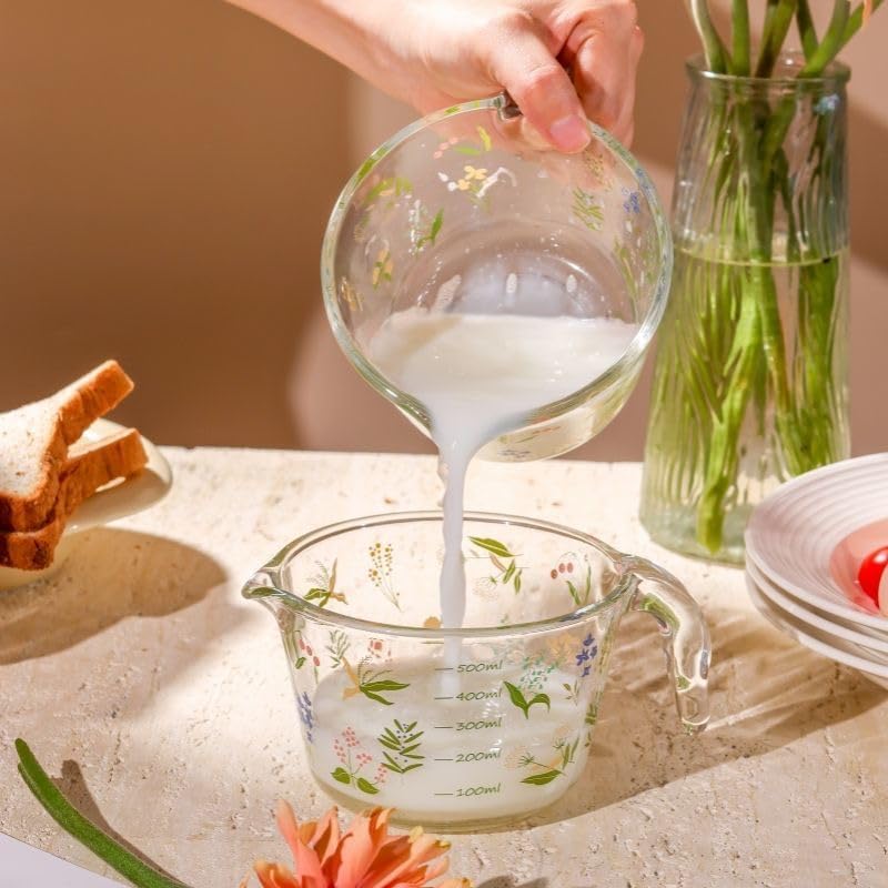 Glass Measuring Cup with Handle & Pour Spout, 500ml Glass Decorative Measuring Beaker Cup with Precise Markings, Floral Print Measuring Cup for Baking, Cooking, Mixing (Microwave & Dishwasher Safe)