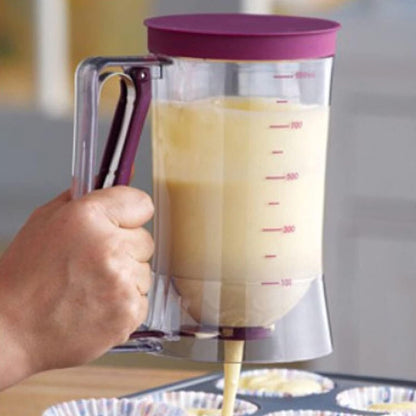 Pancake Batter Dispenser, 4 Cup Batter Dispenser with Squeeze Handle Measuring Marks for Pancakes Waffles Muffins Crepes Cupcakes 17 * 11 * 18.5cm