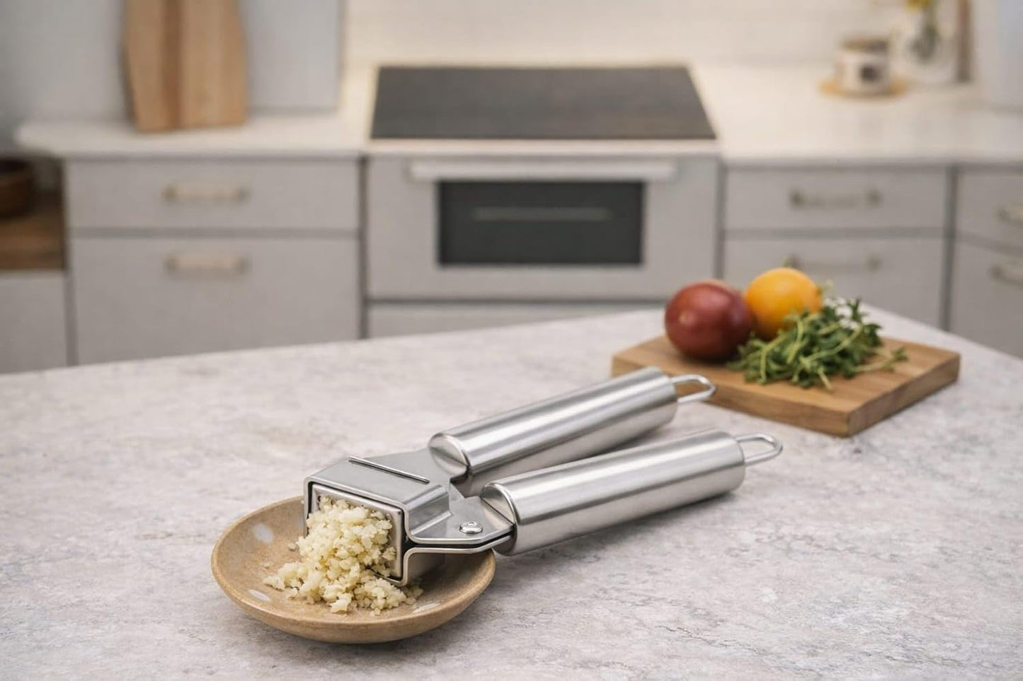 Stainless Steel Garlic Press – Durable Manual Crusher, Easy to Use and Easy to Clean for Kitchen