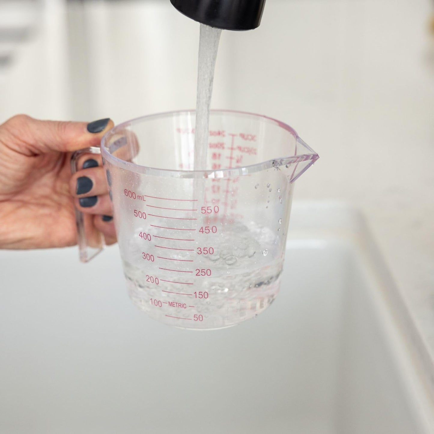 Better Houseware Measuring Cup, 8 oz Metal Measuring Cup with Handle and Pour Lip for liquid with Easy-Read Markings for Cooking and Baking, Kitchen Essential Aluminium