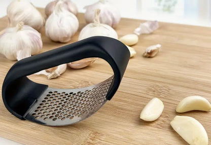 Stainless Steel Garlic Press Rocker, Kitchen Mincer with Ergonomic Handle, Easy Clean Crusher