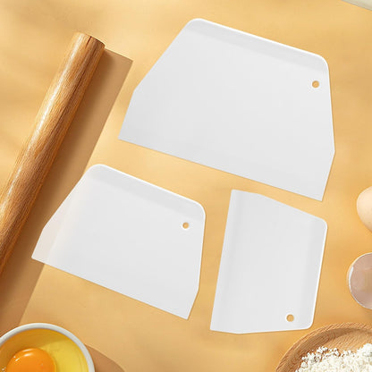 Cake Scrapers and Smoother DIY Tools, Plastic Dough Cutter Flexible Bench Scraper Multipurpose Food Scrappers for Bread Dough Cake Fondant Icing White, 3 Pcs