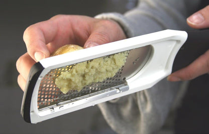 Microplane Artisan Series Cheese Grater and Zester (Fine, Red)