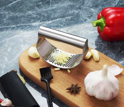 Angel's Peel Lounge Stainless Steel Garlic Press Rocker Set with Silicone Garlic Peeler & Cleaning Brush – Garlic Chopper, Mincer, Grater, Crusher – Easy for Crushed Cloves – Rust-Resistant, Black
