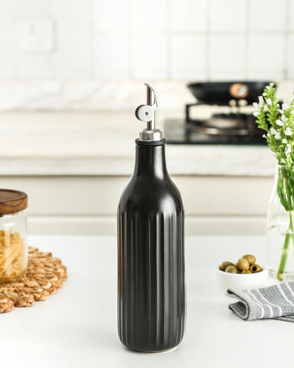 FE FUN ELEMENTS Olive Oil Dispenser Bottle, 19 oz Oil Dispenser for Kitchen and Vinegar Dispenser Bottle, Suitable for Vinegar, Coffee Syrups & Other Liquids, Off White