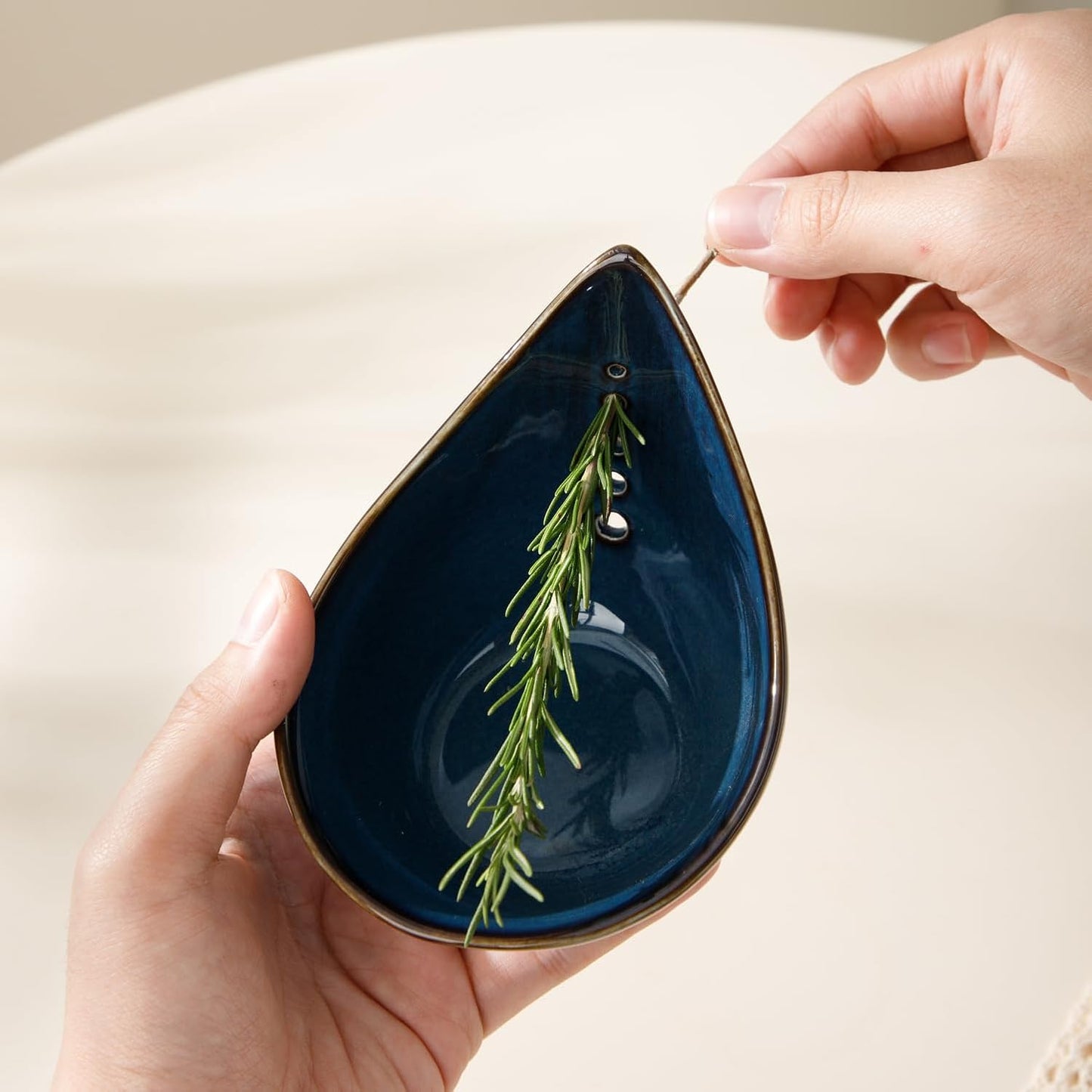 Herb Stripper Bowl, Ceramic Herb Peeling Bowl, Kitchen Herbs Leaf Stripping Tool, Pottery Herb Peeler for Kale, Thyme, Basil, Rosemary Stripper (White)