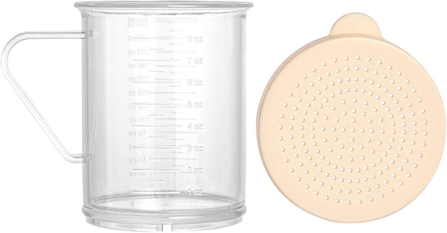 Restaurantware Spice Shaker 1 Count Plastic Shaker, Durable Seasoning Dredge with Yellow Coarse Lid, Clear Shaker for Commercial Kitchens, Pizzerias, and Bakeries