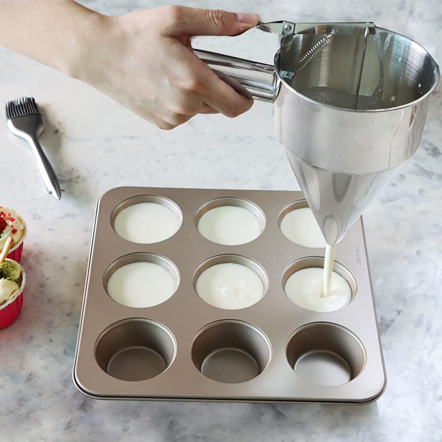 KAYCROWN Pancake Batter Dispenser, 1200ml Stainless Steel Funnel Cake Dispenser with Stand and Basting Brush, Great for Cupcakes, Waffles, takoyaki or Any Baked Goods, Batter Funnel Dispenser