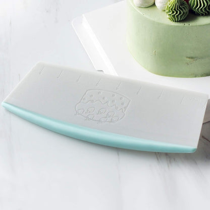 Plastic Pastry Bench Scraper Chopper Cake Cutter with Measuring Scale Multipurpose Kitchen Gadget Pizza Cutters for Cooking Baking Bread and Pizza Dough Kitchen and Dining