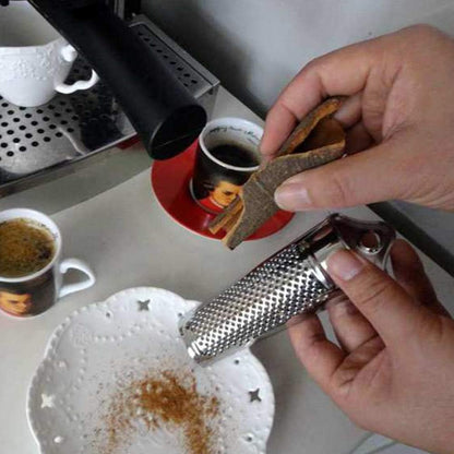Nutmeg Grater With Storage, Ginger Garlic Kitchen Planer Lemon Hand Held Stainless Steel Nutmeg Grater Nut(silver,size:13.9 * 5 * 2.3 cm)