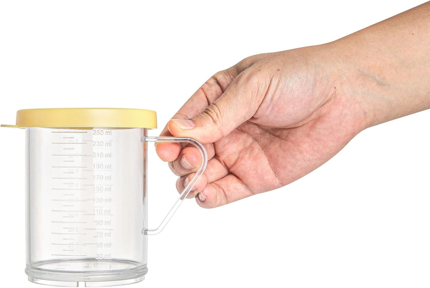 Restaurantware Spice Shaker 1 Count Plastic Shaker, Durable Seasoning Dredge with Yellow Coarse Lid, Clear Shaker for Commercial Kitchens, Pizzerias, and Bakeries