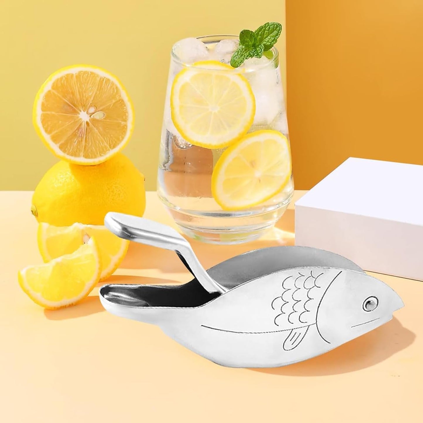 Fish Shape Lemon Squeezer, Stainless Steel Manual Lemon Juicer, Portable Lime Citrus, Heavy Duty Manual Squeeze Hand Press Juice for Cocktails Drinks Cooking (Gold)