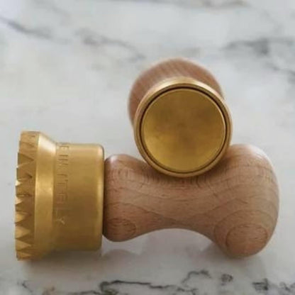 La Gondola Homemade Ravioli Stamp - Round Festooned 1.97in | Italian Pasta Making Tool for Home and Business | Brass & Natural Wood | Sturdy & Easy to Use Ravioli Stamp | Ravioli Cutter Made in Italy