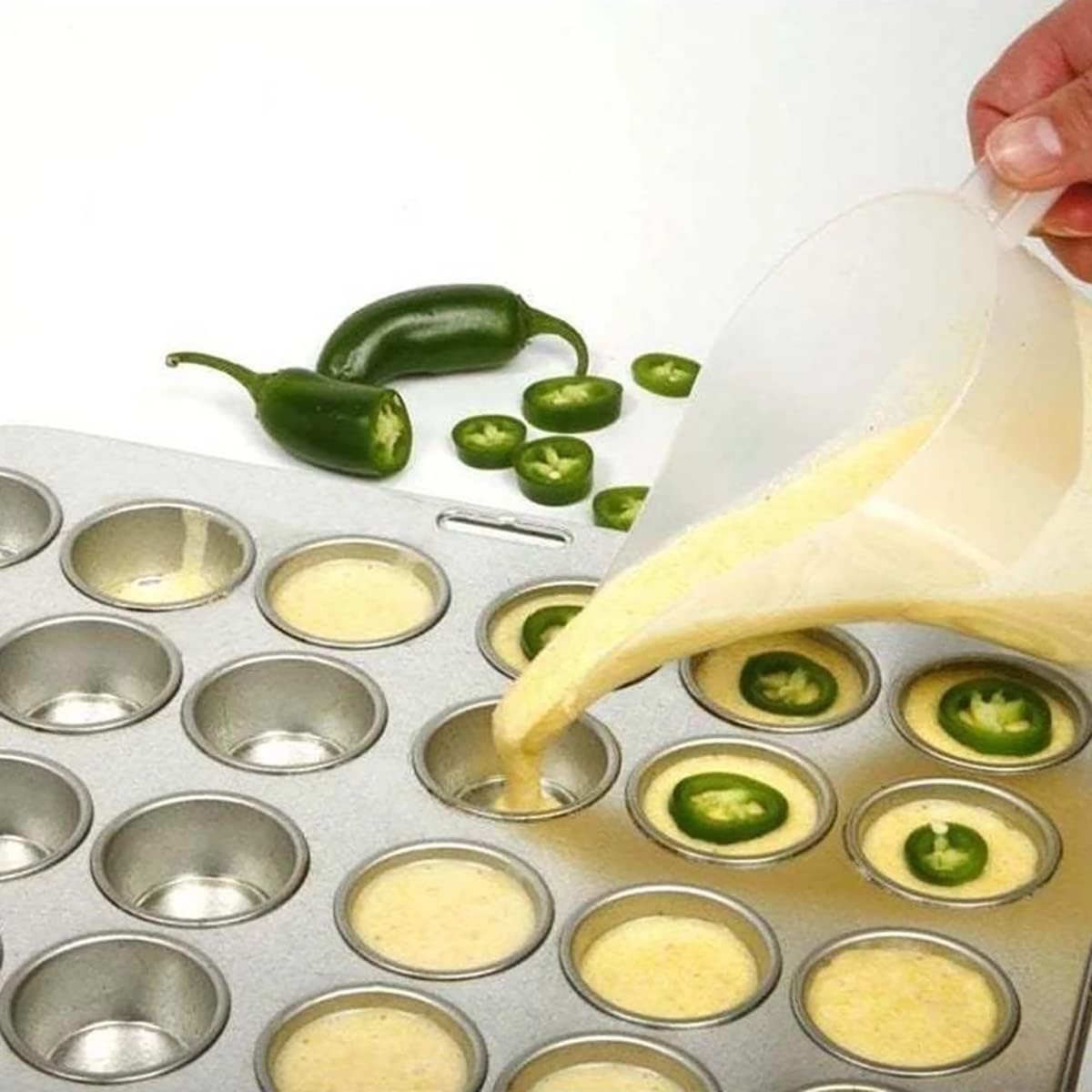 500ml Measuring Cup with Long Spout, Plastic Measuring Pitchers with Funnel Spouts, Pancake Batter Dispenser for Baking