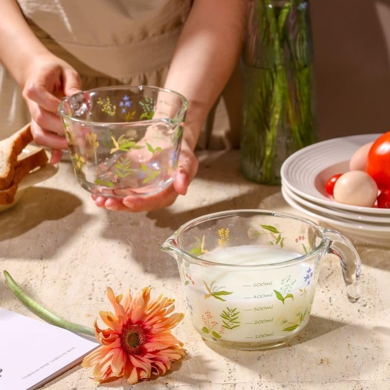Glass Measuring Cup with Handle & Pour Spout, 500ml Glass Decorative Measuring Beaker Cup with Precise Markings, Floral Print Measuring Cup for Baking, Cooking, Mixing (Microwave & Dishwasher Safe)