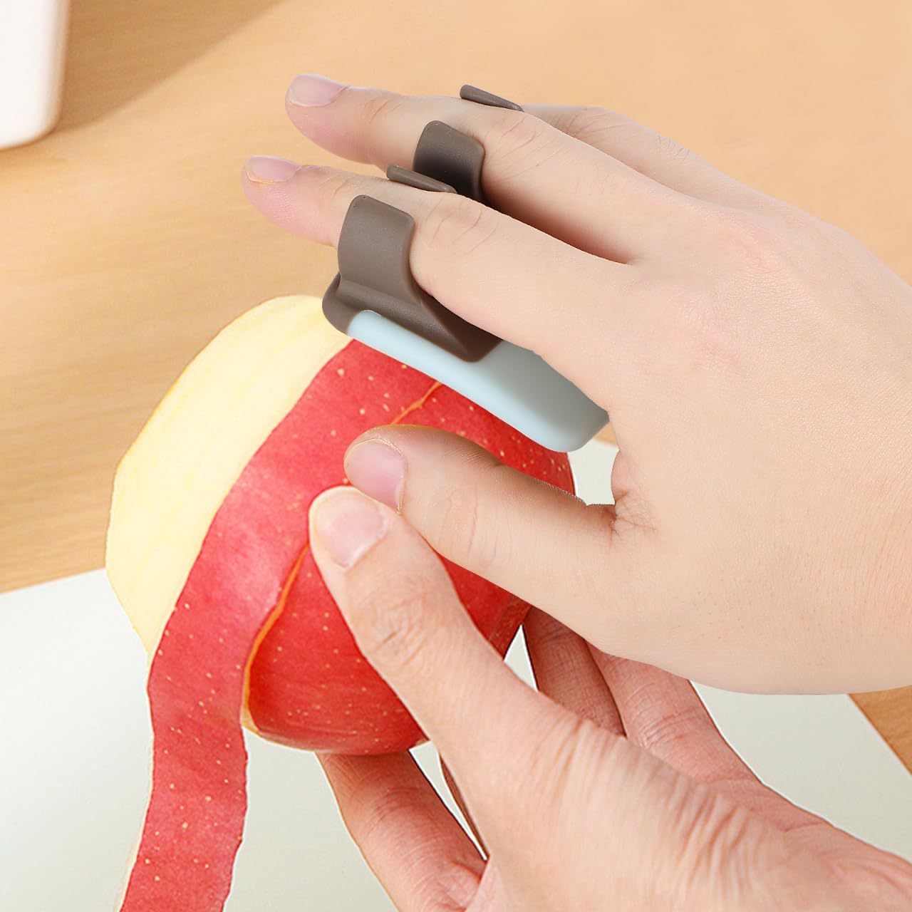 Kichvoe 4Pcs Stainless Steel Finger Vegetable Peeler - Ergonomic Fuirts Thumb Peeler with Grip for Pears, Potatoes, Carrots & Cucumbers | Small Palm Size Kitchen Peeling Utensils