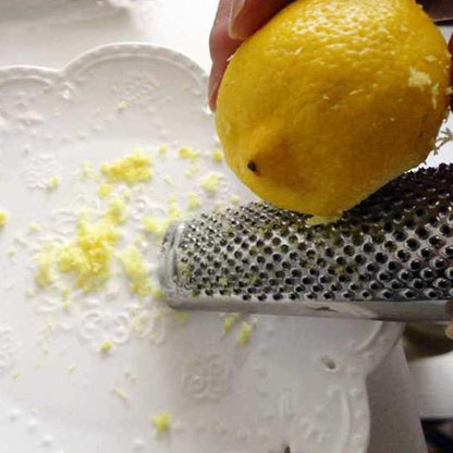 Nutmeg Grater, Stainless Steel Ginger Garlic Hand Held Nutmeg Grinder with Container Planer Lemon Zester Tool for Kitchen Cheese Citrus Fruits Garlic Nut