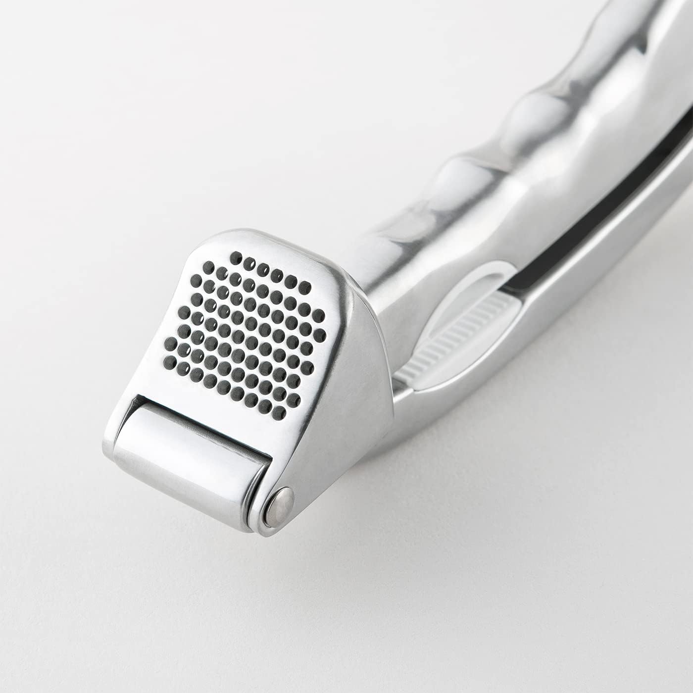 Kai Select 100 Garlic Press