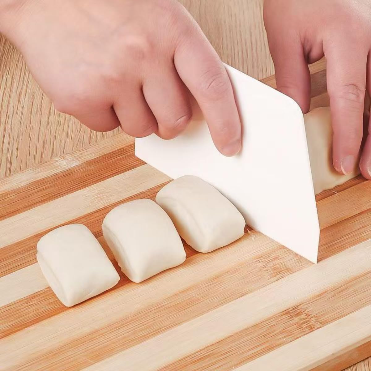 3-Piece Trapezoidal Plastic Scraper, Multi-Function Kitchen Tool, Bench Scraper, Dough Scraper, for Kitchen Restaurant, Flat Top Griddle Baking, Bread, Pizza, White (6.1x4.1 Inches)