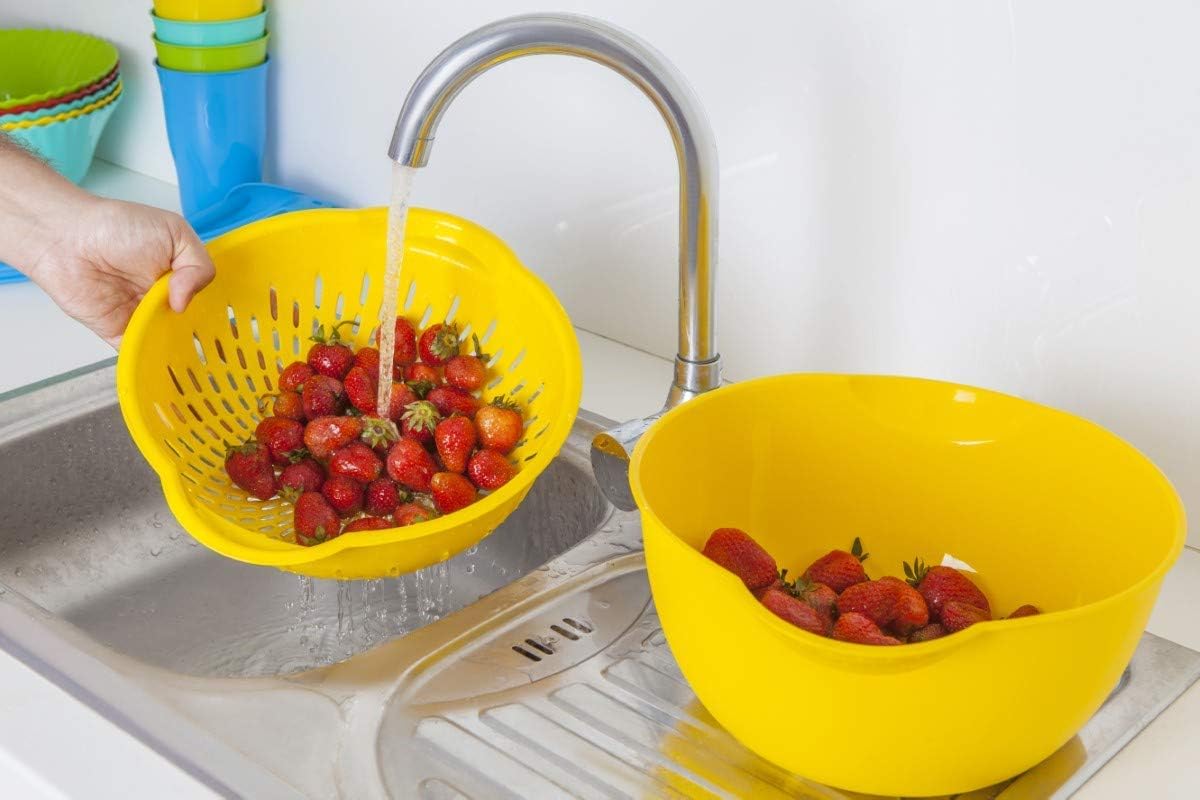 Mintra Home Mixing Bowl w/Colander (Large 4.5L, Red) - For Washing & Draining Fruits And Vegetables - Heavy Duty Plastic for Baking, Cooking Supplies - Dishwasher Safe