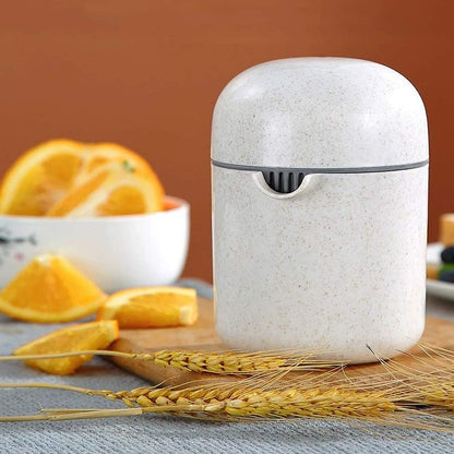 2 in 1 Manual Citrus Juicer with Rotary Lid, 8-Blade Hand Squeezer with Strainer & Container （White）