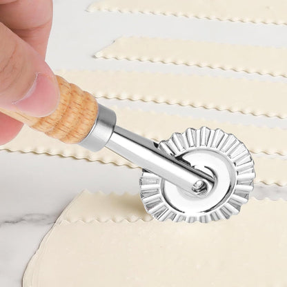 Pastry Cutter, Dough Stamp Cutter/Crimper, Pastry Wheel Cutter Tool, Stainless Steel Pasta Cutters Wheel with Wooden Handle for Home and Kitchen Use, 1.54inch