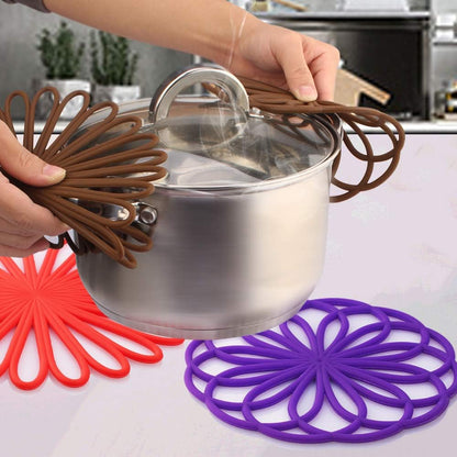 ME.FAN Silicone Trivet Mat - Kitchen Hot Pads for Pots & Dish - Insulated Teapot Trivet - Flexible, Durable, Non-Slip Large Coasters 3 Set Black