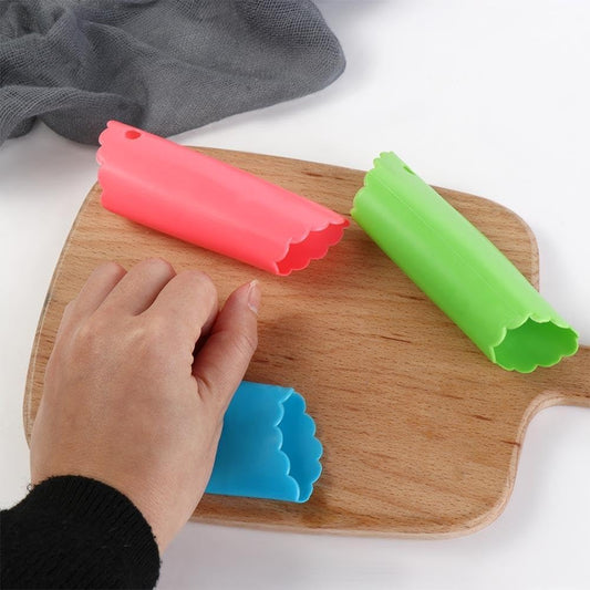 Garlic Peeler Silicone Garlic Roller Keeper Garlic Skin Remover Roller Garlic Roller Peeling Tube Tool Useful Kitchen Tools(Blue)