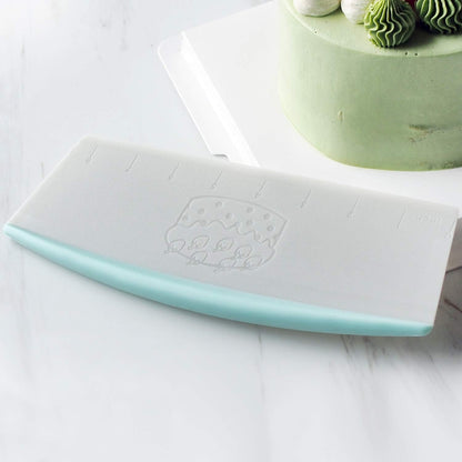 Plastic Pastry Bench Scraper Chopper Cake Cutter with Measuring Scale Multipurpose Kitchen Gadget Pizza Cutters for Cooking Baking Bread and Pizza Dough Kitchen and Dining